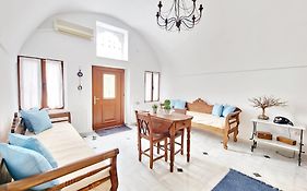 Karpimo Vineyard Villa With Heated Pool